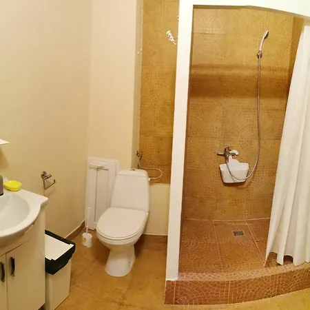 Zuzette بيت ضيافة كونستانتا